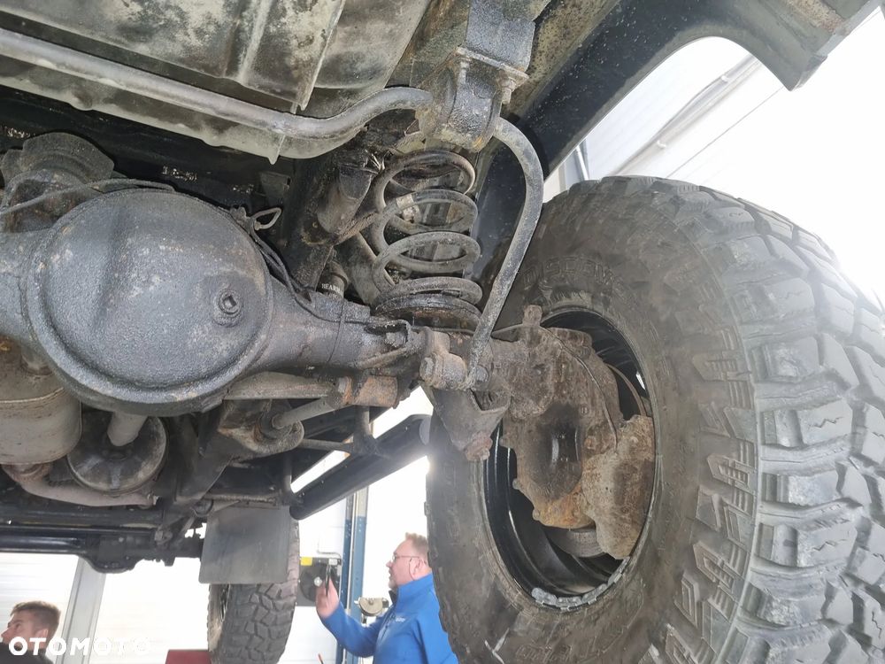 Land Rover Defender 2.4 TD4 SE - 30