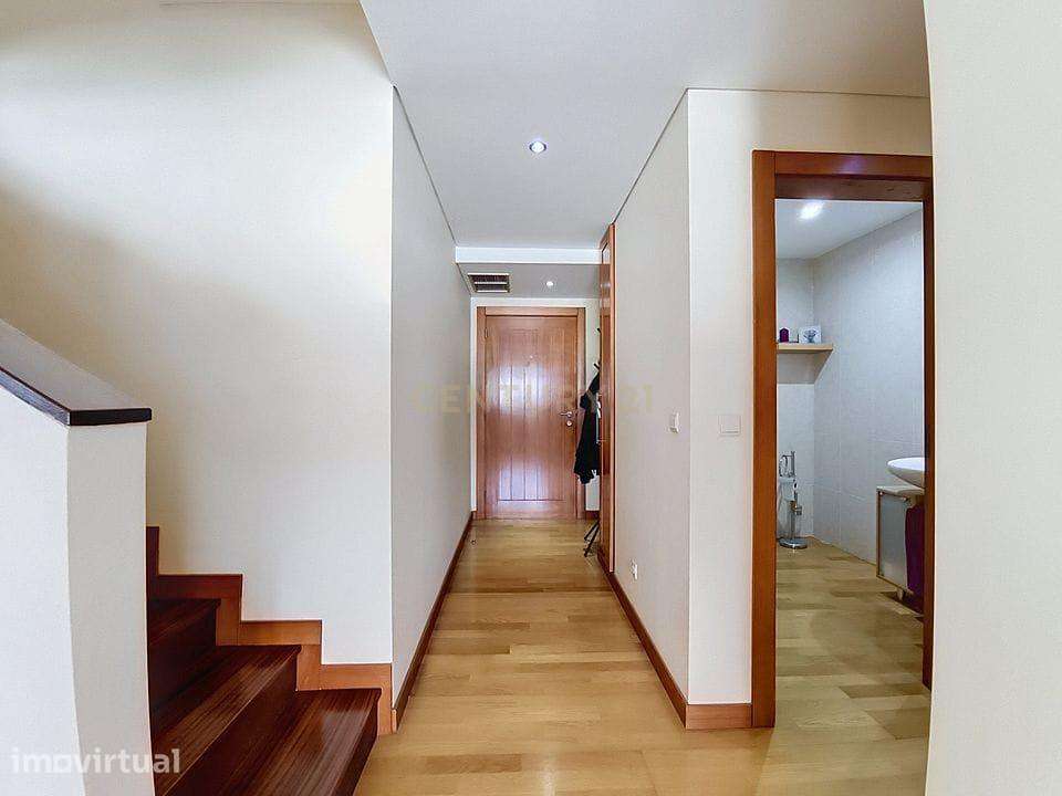 Duplex T2 de Excelência com Vista Mar e Serra - Grande imagem: 5/31