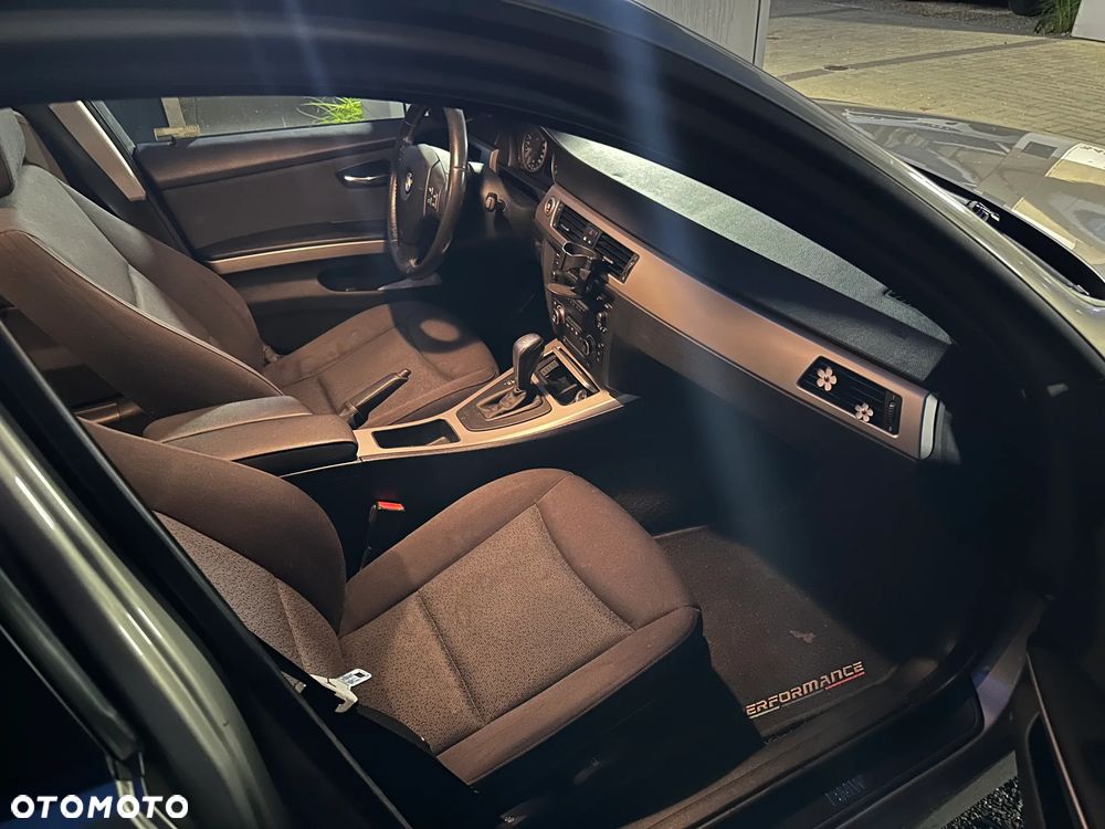 BMW Seria 3 318i - 11