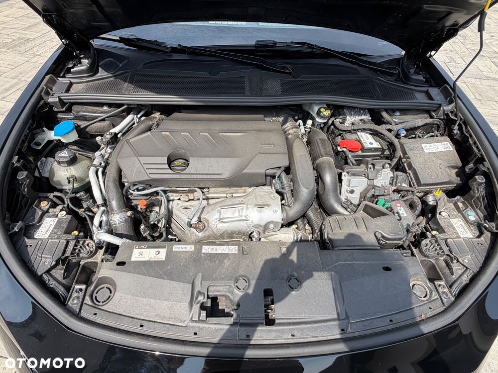 Peugeot 408 1.6 Plug-In Hybrid 225 GT E-DCS7 - 12