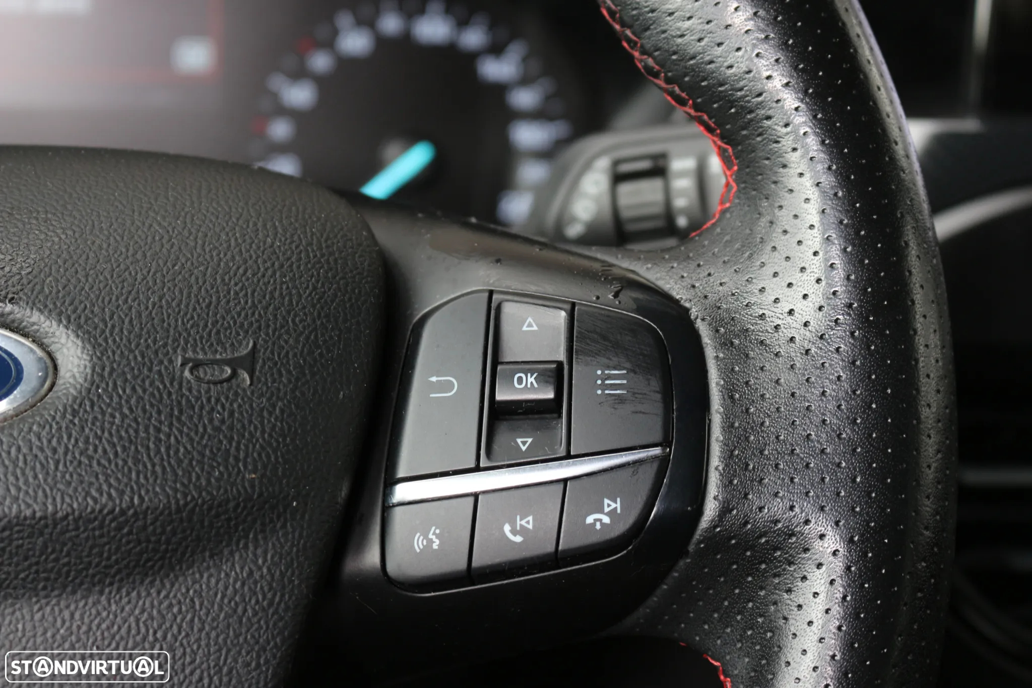 Ford Focus SW 1.0 EcoBoost S&S ST-LINE - 27