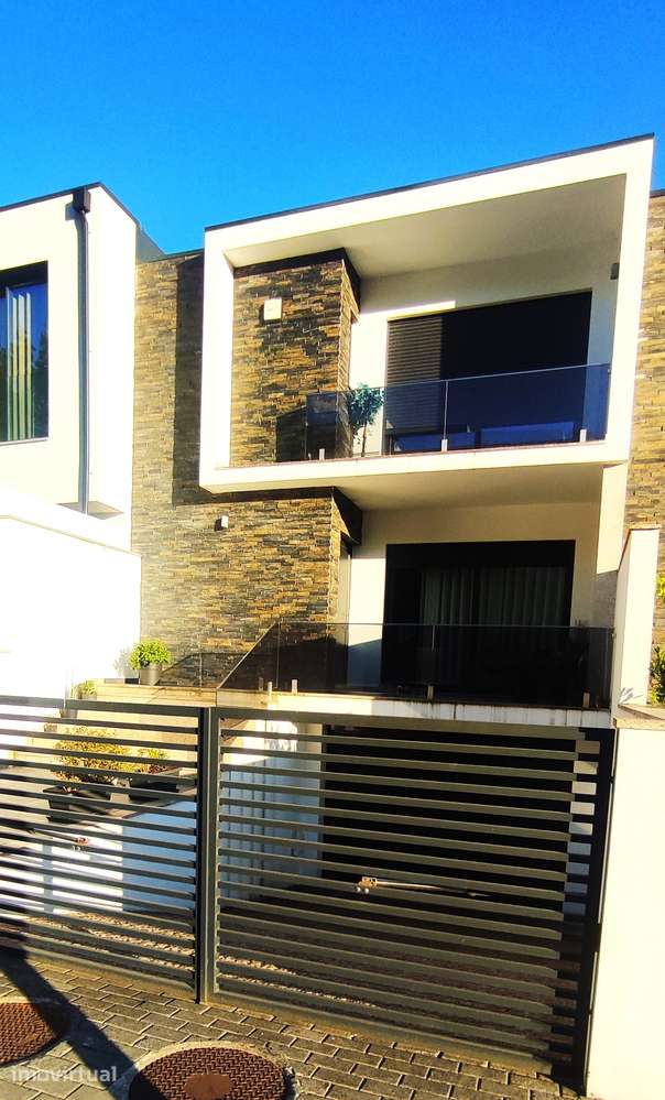 Moradia em banda T4, Rua do Fontão, Gualtar com Piscina e Jardim - Grande imagem: 2/33