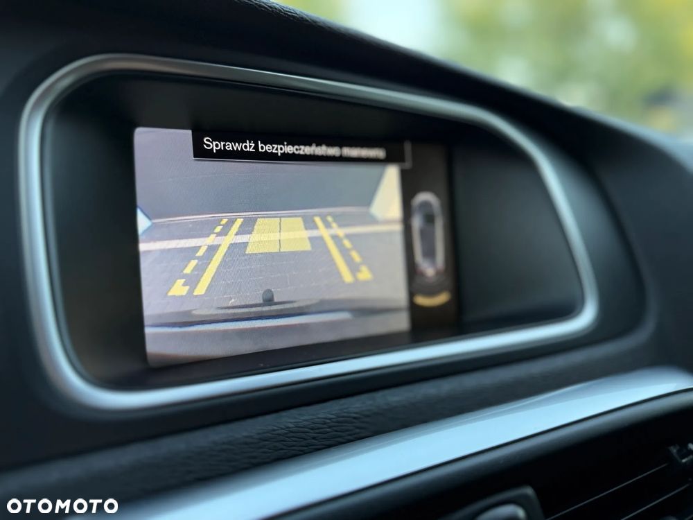 Volvo V40 D3 Momentum - 32