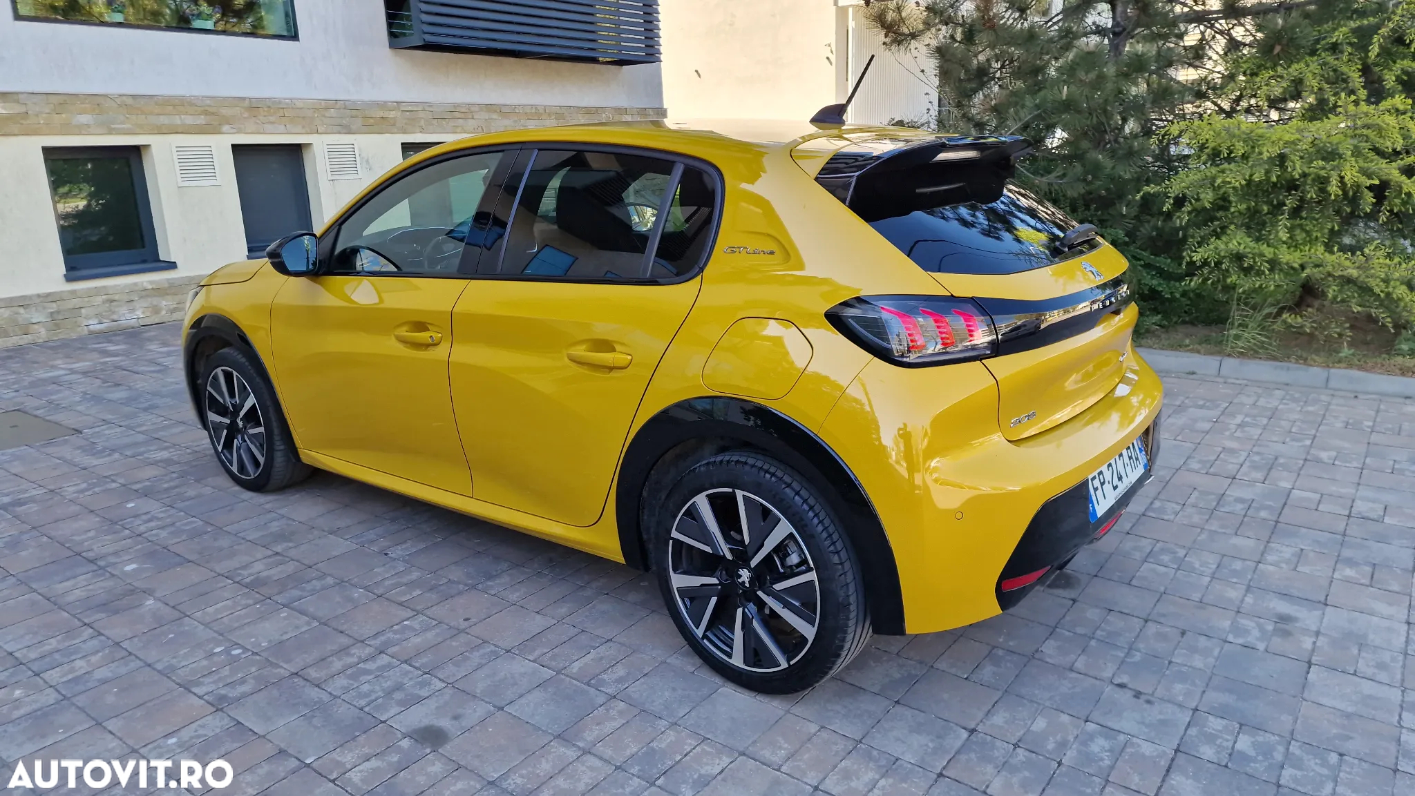 Peugeot 208 1.2 L PureTech STT EAT8 GT Line - 34
