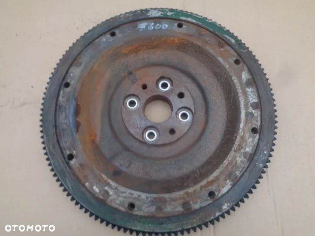 Koło zamachowe z pierścieniem Z129 John Deere 7600