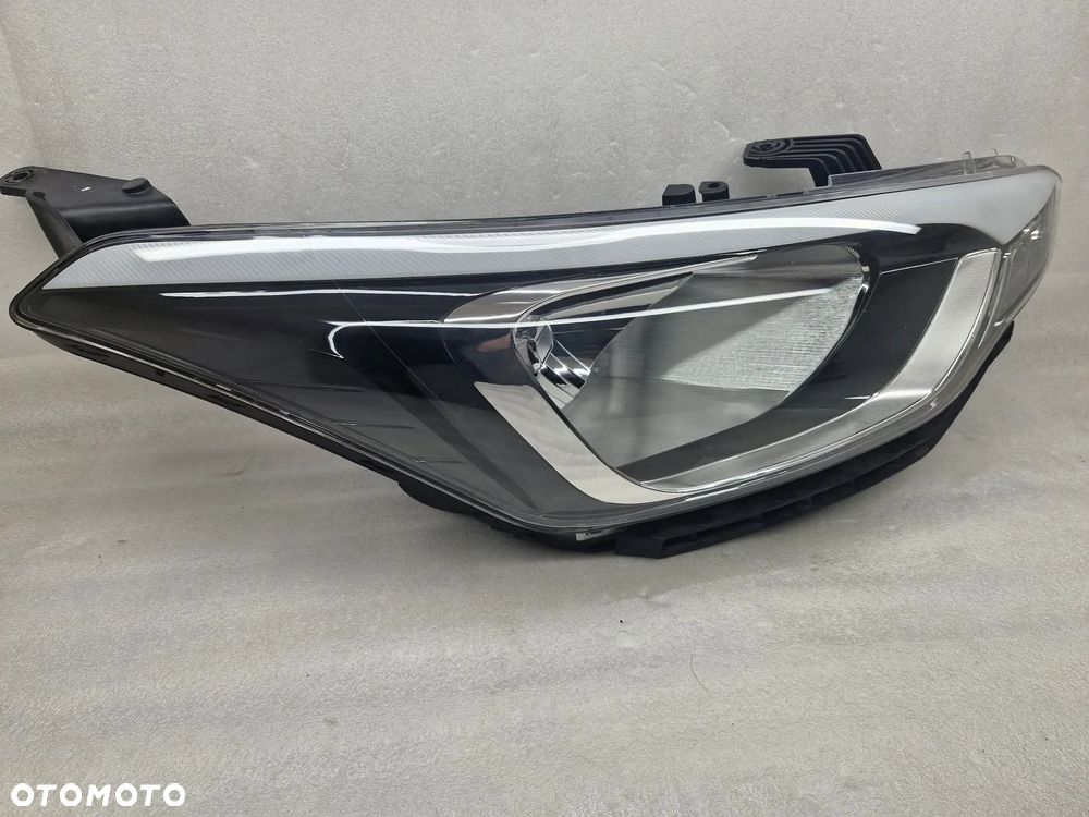 HYUNDAI I20 II  LAMPA PRAWA PRZÓD 92102-C8 - 3