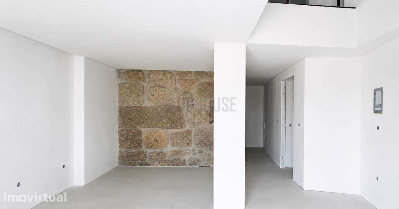 Moradia T2+1 com Duas Suítes e Sótão Aproveitado - Totalmente Renovada - Grande imagem: 2/18