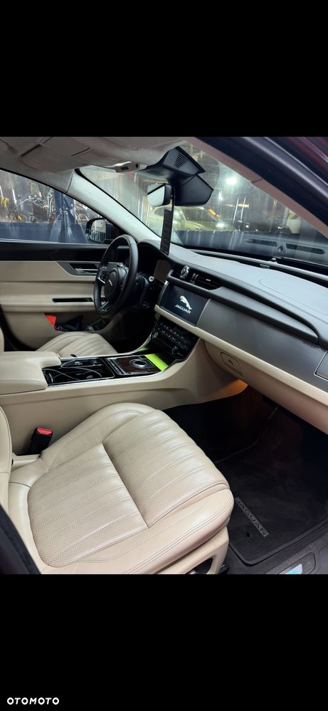 Jaguar XF 2.0 T AWD Portfolio - 12