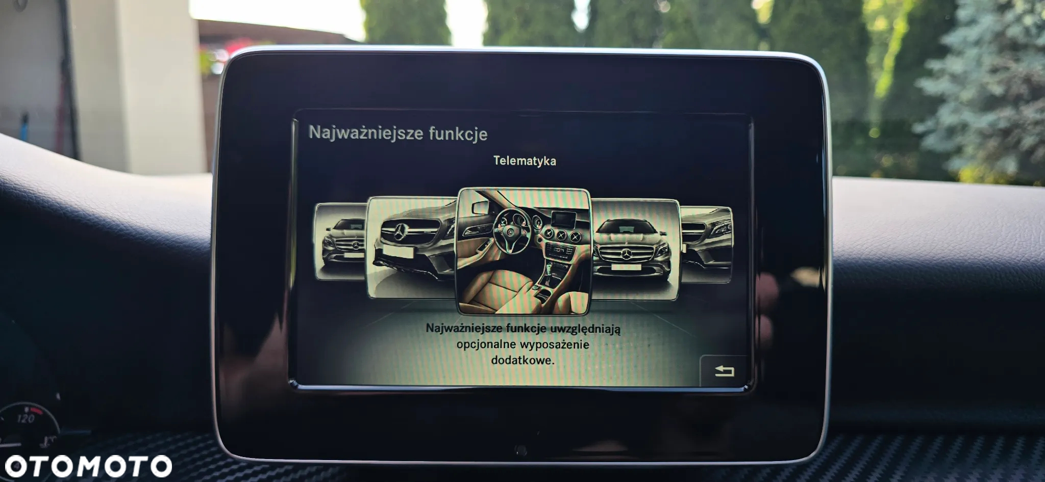 Mercedes-Benz GLA 180 - 30