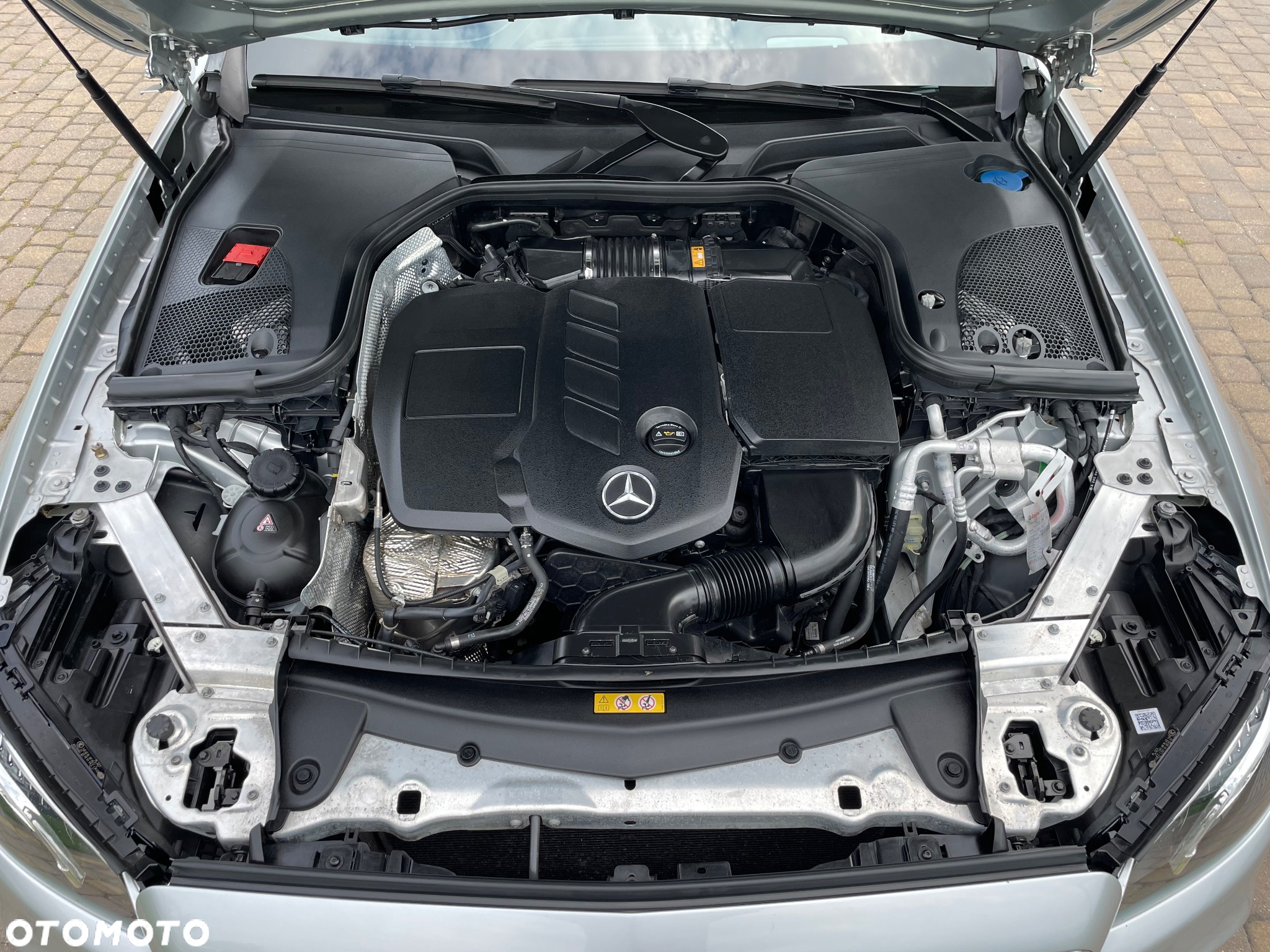 Mercedes-Benz Klasa E 220 d 4Matic T 9G-TRONIC AMG Line - 35