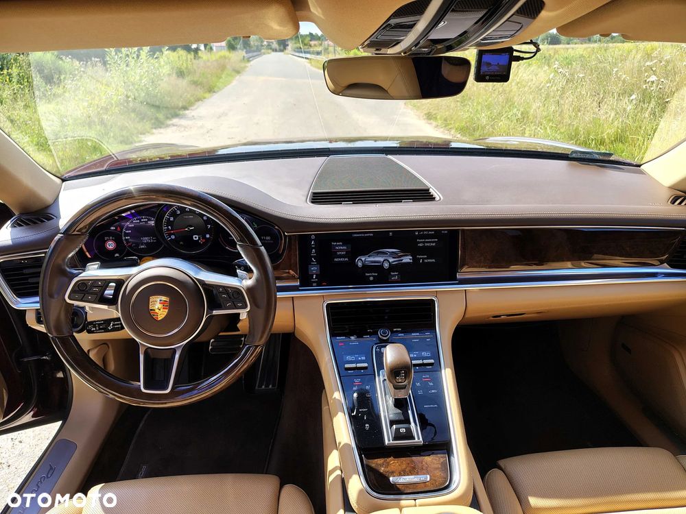 Porsche Panamera 4S - 9