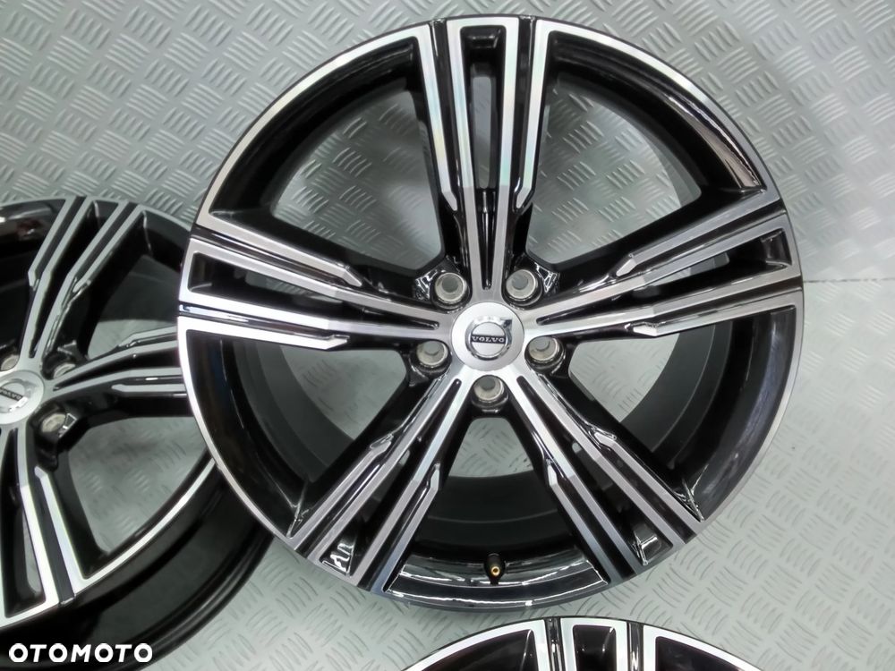 Felgi Volvo V60 S60 V90 S90 XC40 XC60 XC90 8Jx19 et42 5x108 - 3