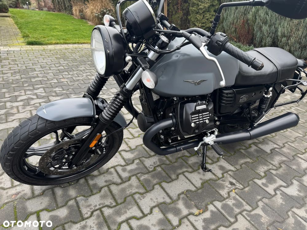 Moto Guzzi V7 - 12