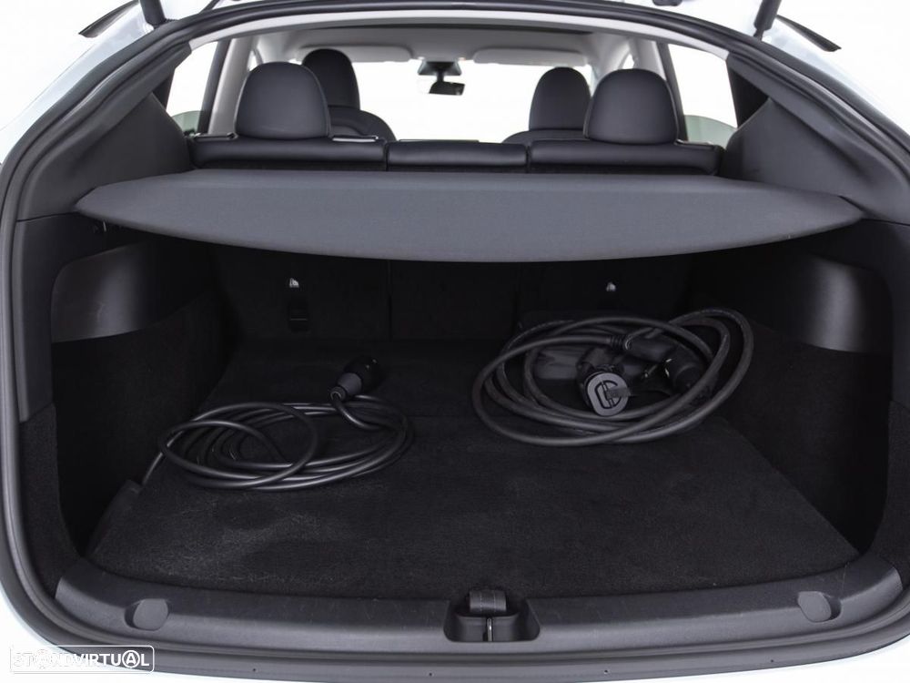 Tesla Model Y Long Range Dual Motor AWD — fotografia 14