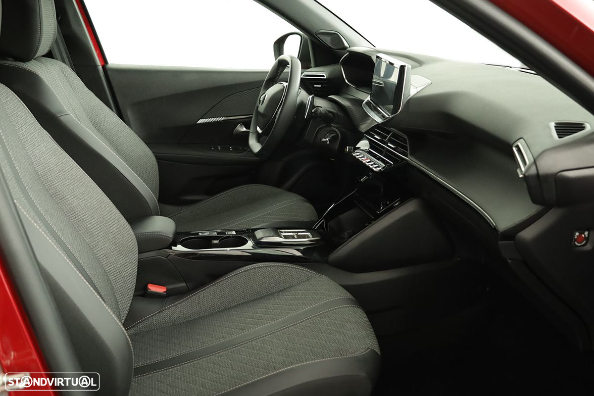 Peugeot 2008 1.2 PureTech Allure EAT8 - 21