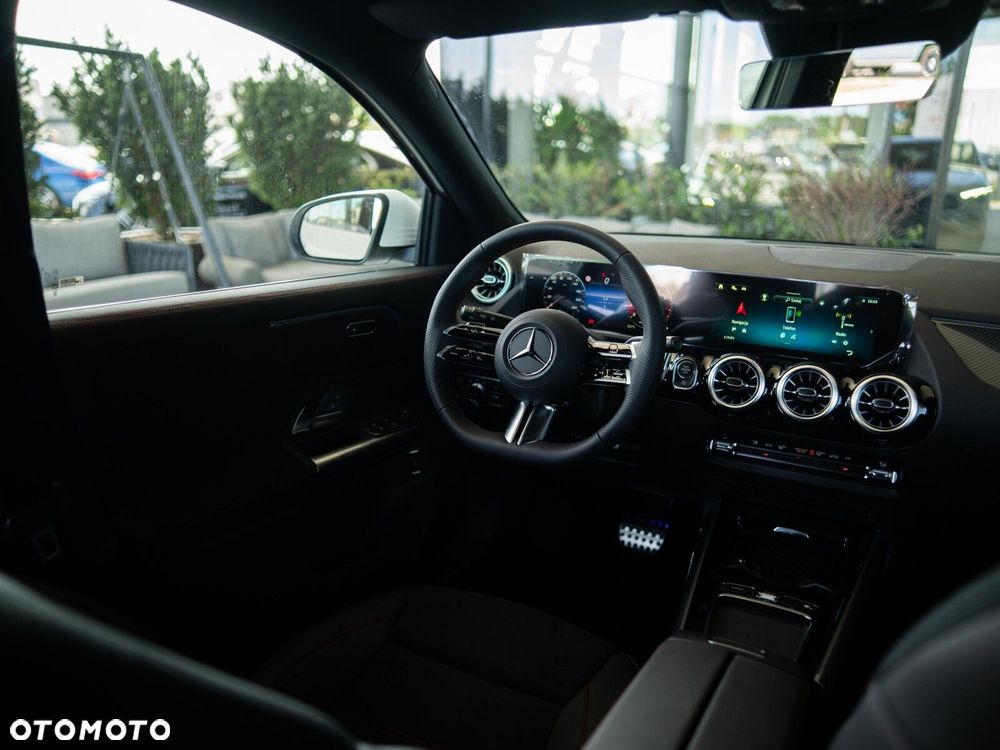 Mercedes-Benz GLA - 18