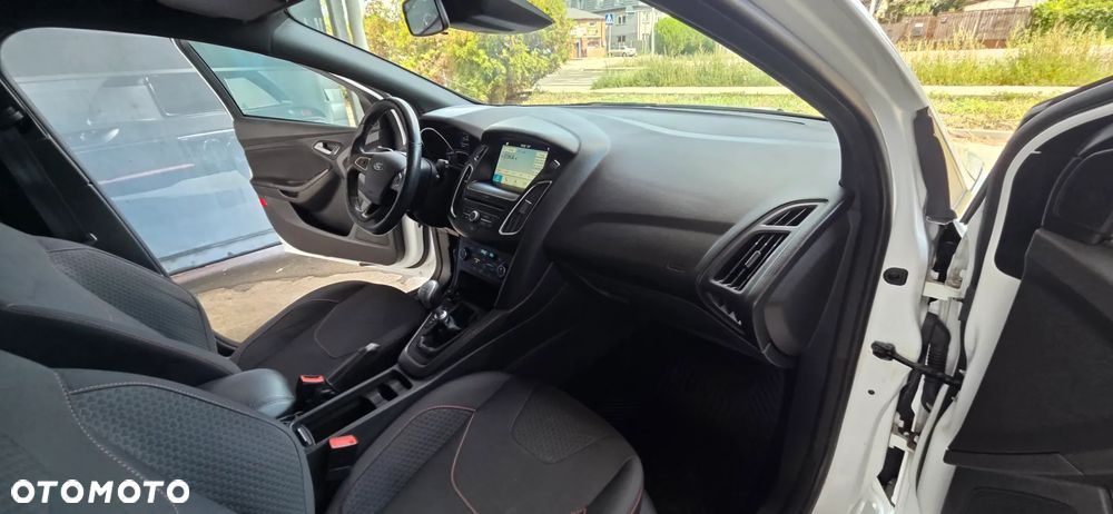 Ford Focus 1.5 EcoBoost STart-Stopp-System ST-LINE - 38