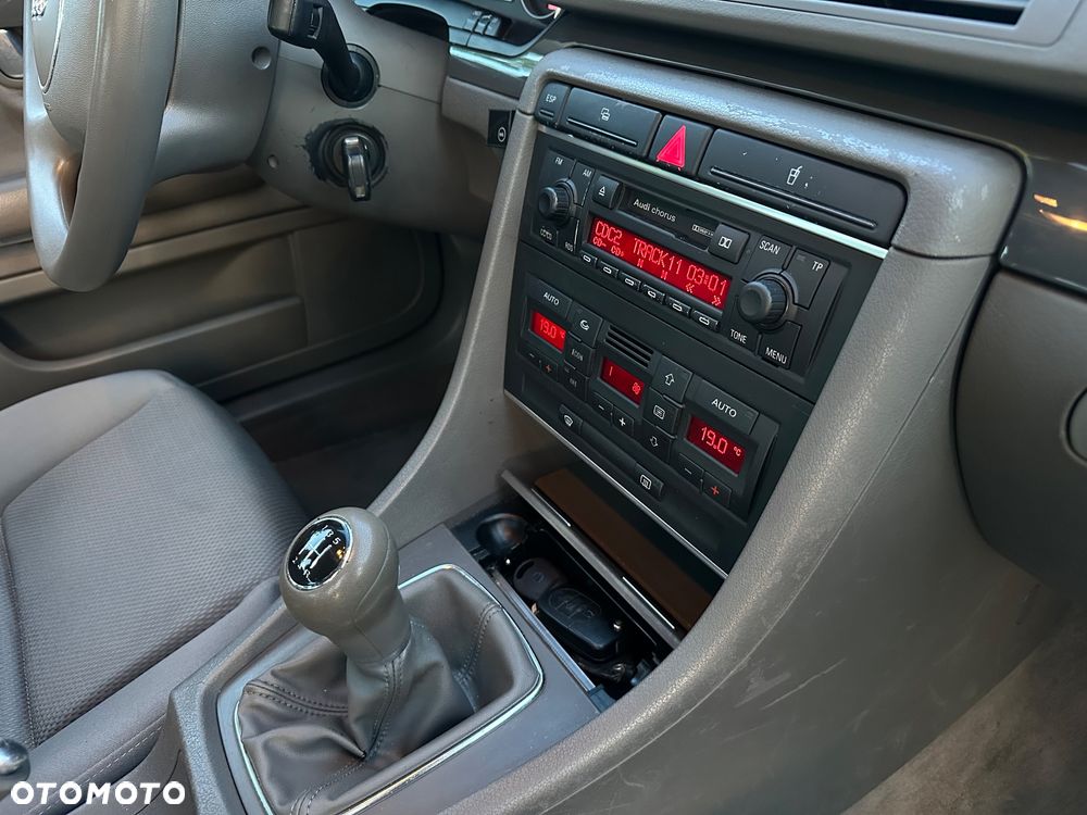 Audi A4 Limousine - 14