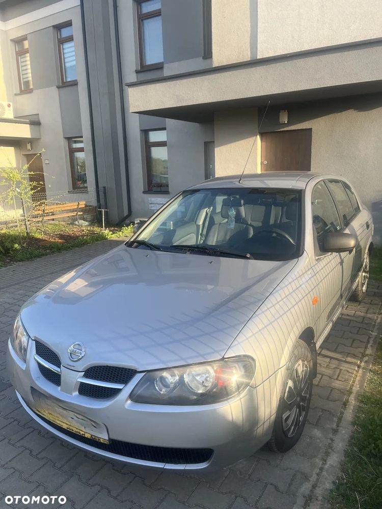 Nissan Almera 1.5 Base - 1