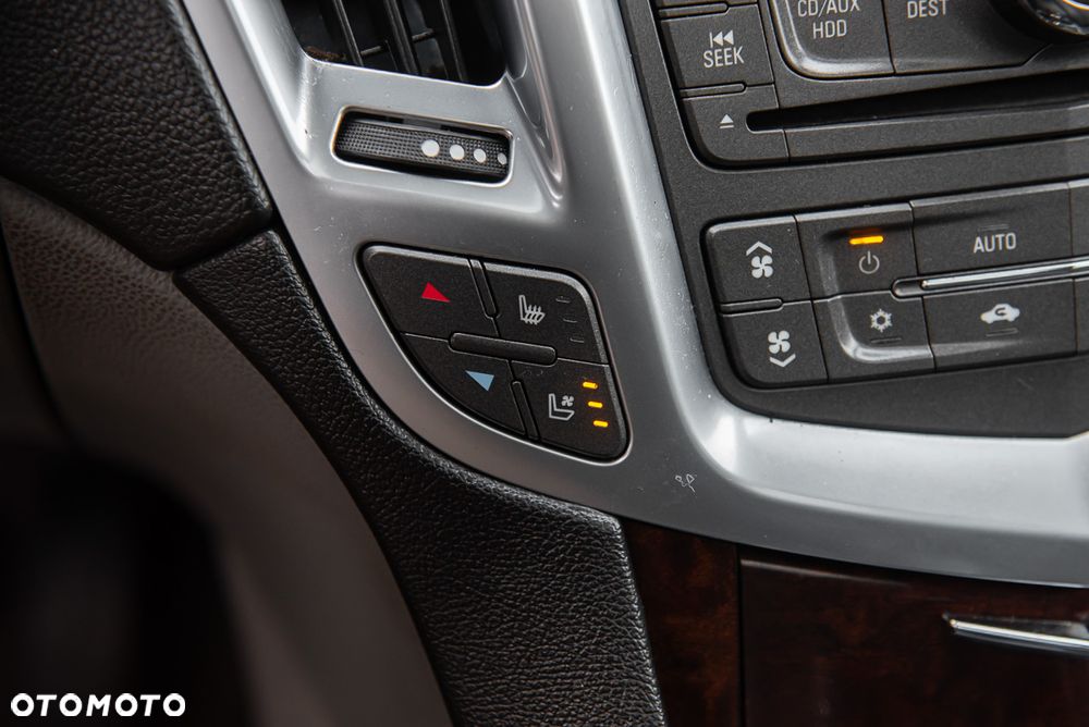 Cadillac SRX - 25