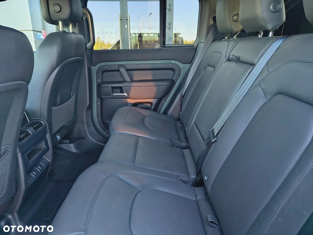 Land Rover Defender - 16