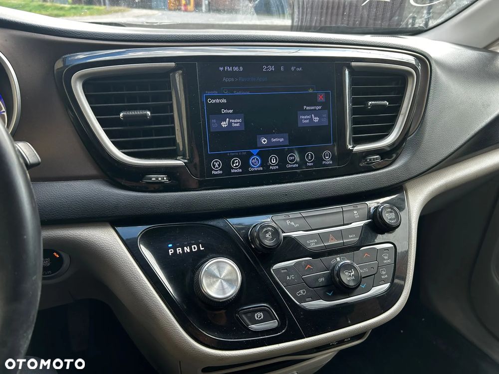 Chrysler Pacifica - 27
