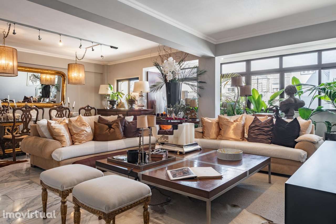 Viver com Charme no Coração de Campo de Ourique – T3 com Garagem junto - Grande imagem: 2/29