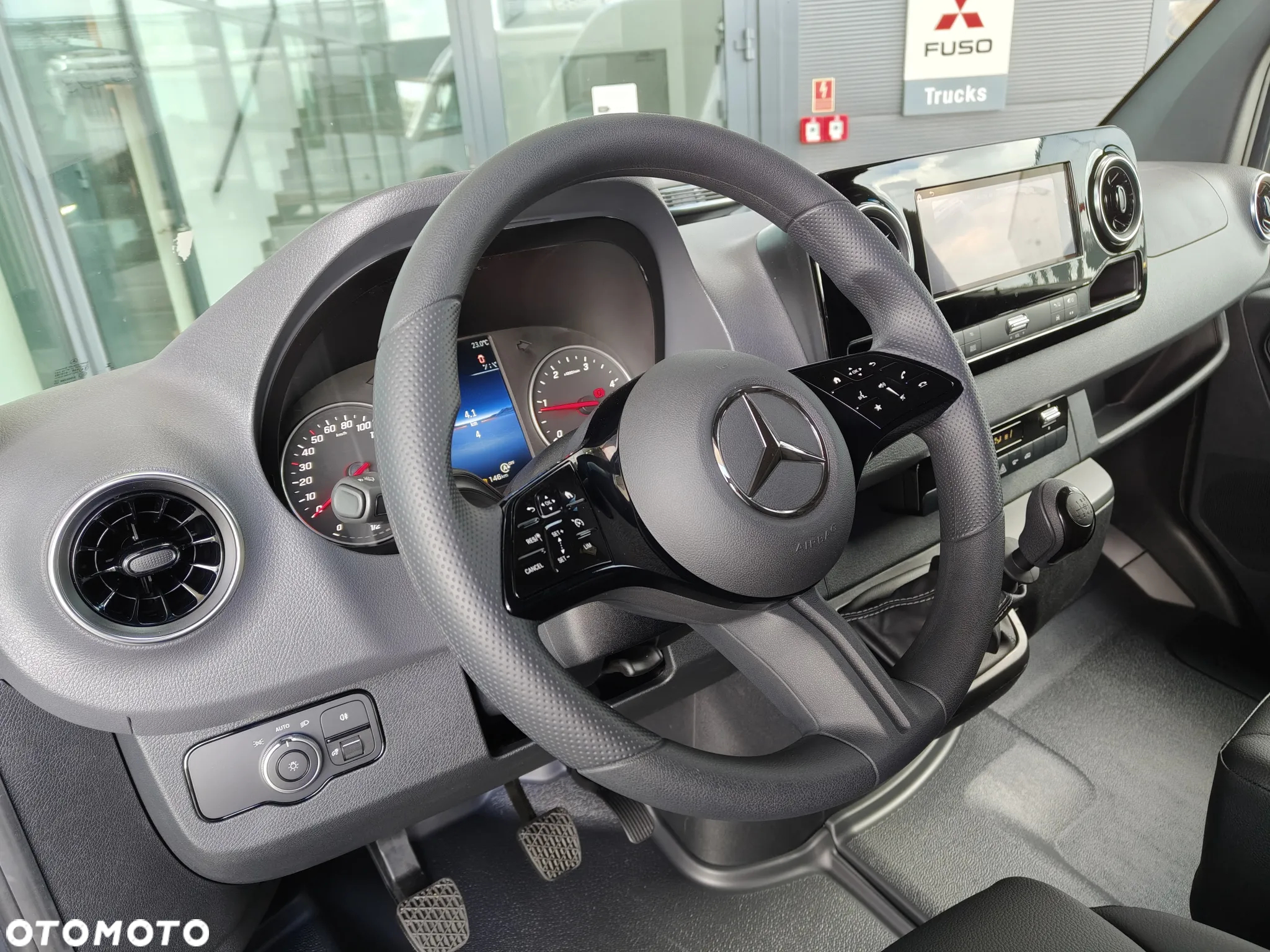 Mercedes-Benz Sprinter - 12