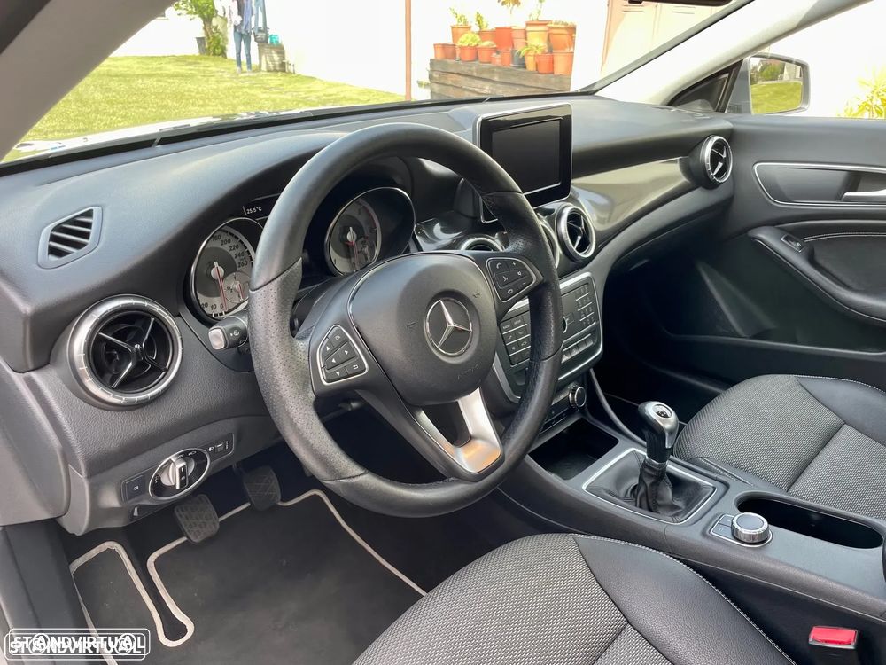 Mercedes-Benz CLA 180 CDi - 12