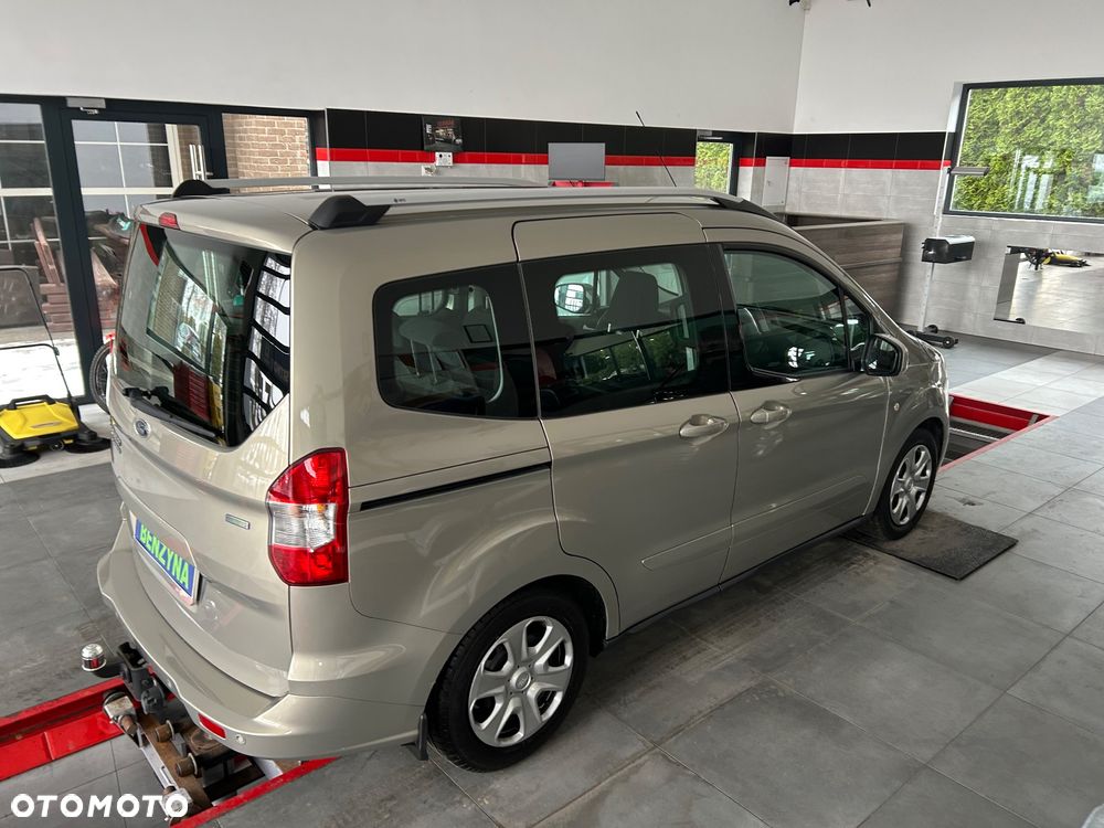 Ford Tourneo Courier 1.0 EcoBoost S&S Ambiente - 9