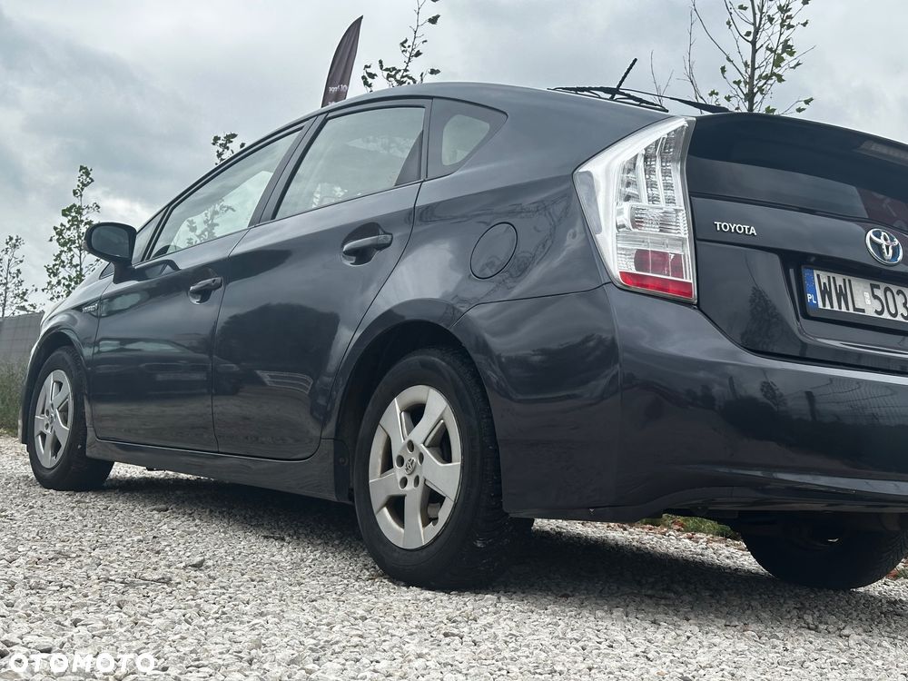 Toyota Prius 1.8 HSD Premium - 11
