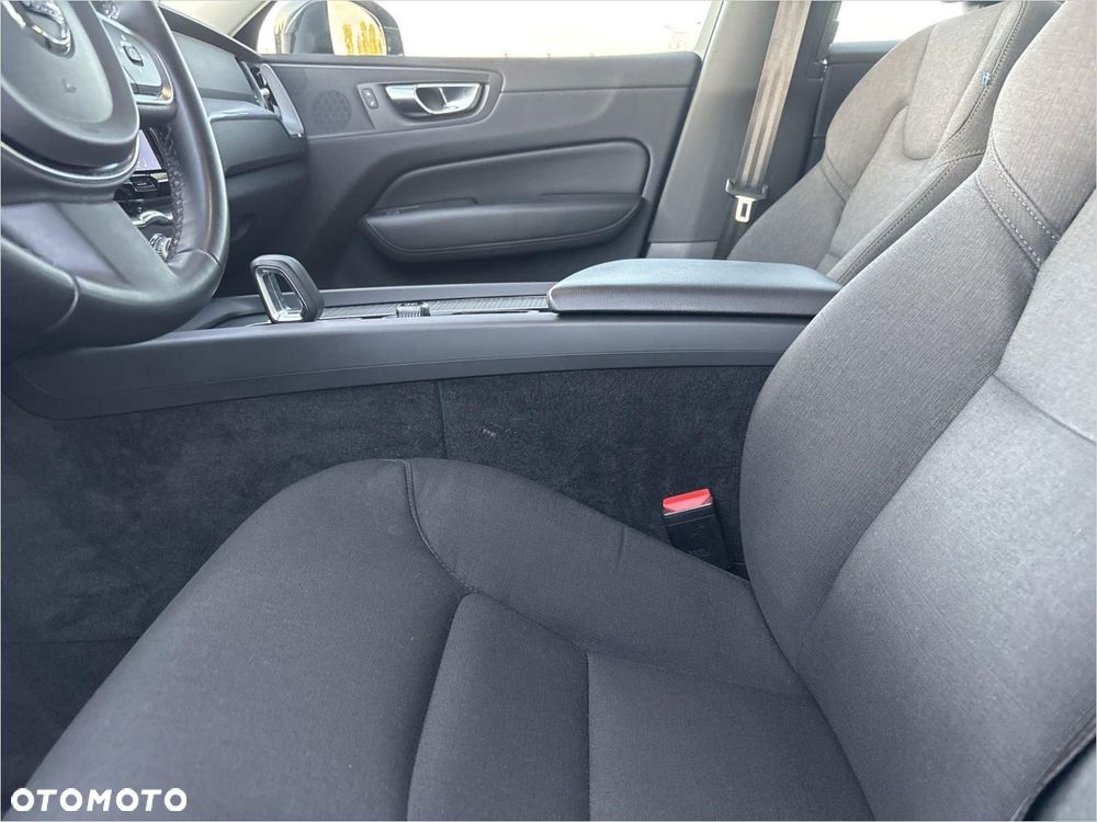 Volvo XC 60 B4 B Momentum Pro - 10