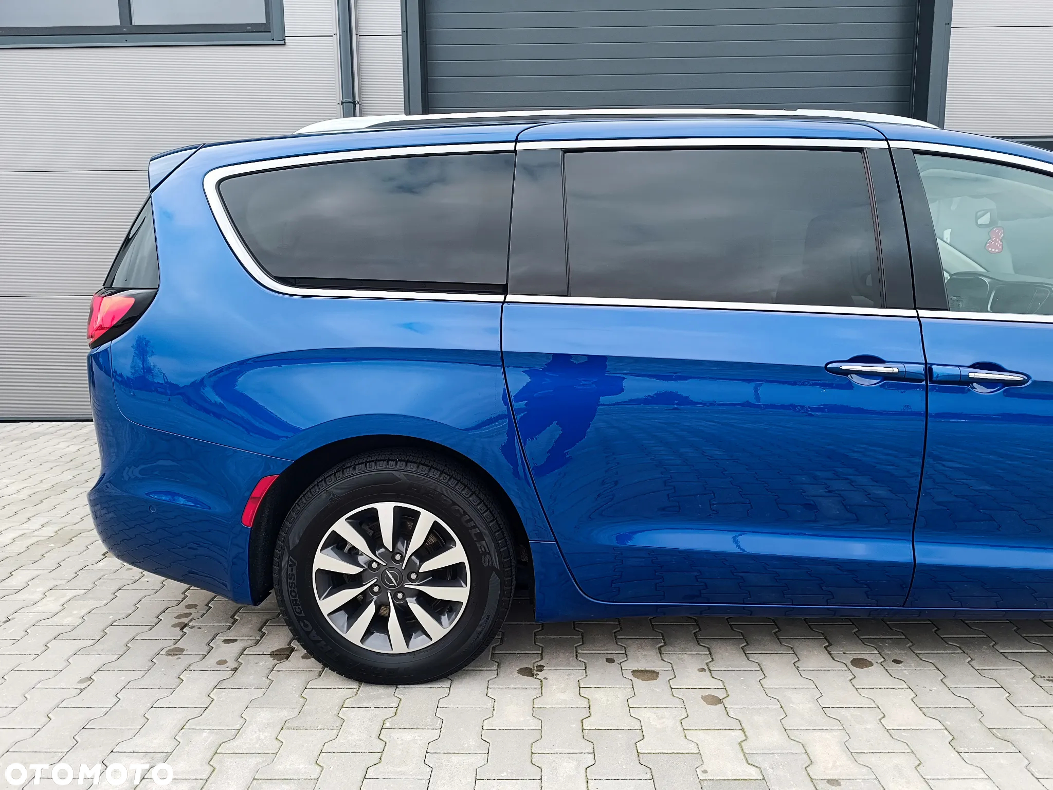 Chrysler Pacifica - 11