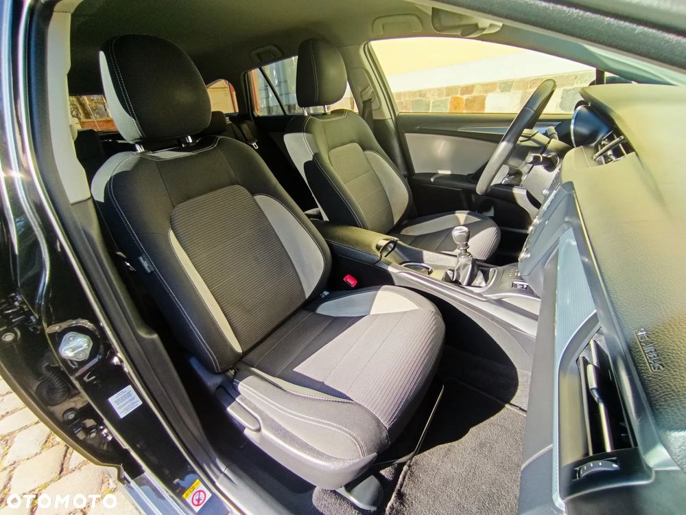 Toyota Avensis 1.8 Premium - 12