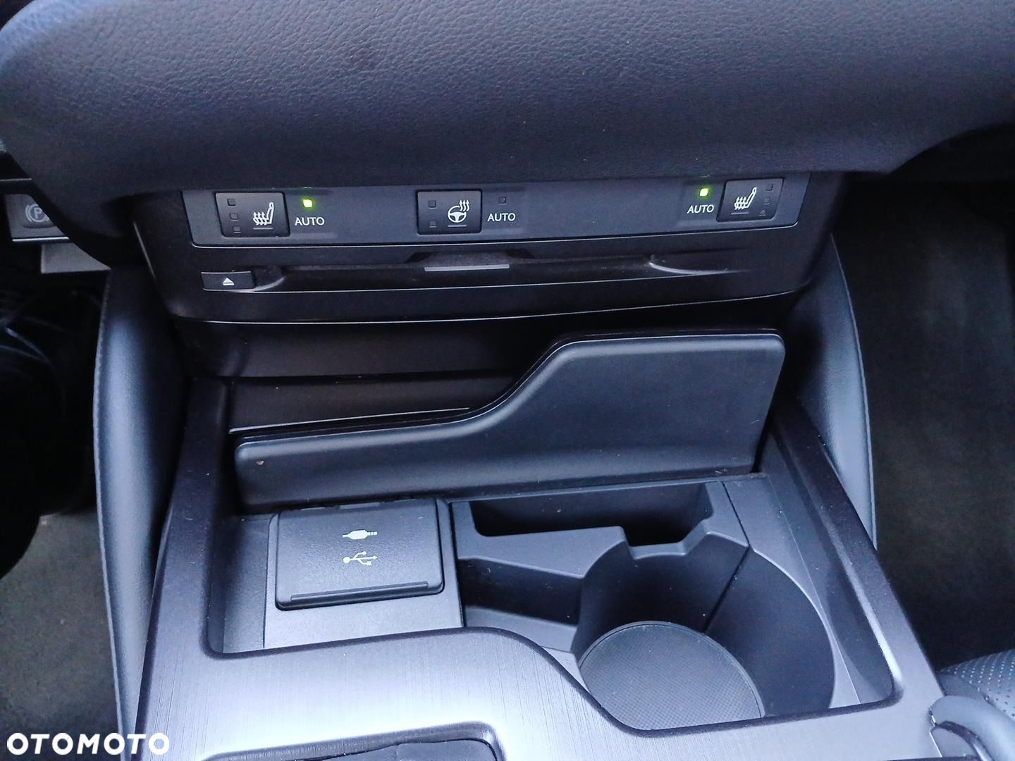 Lexus ES 300h F Sport Edition - 21