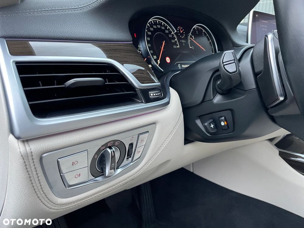 BMW Seria 7 730d xDrive - 38