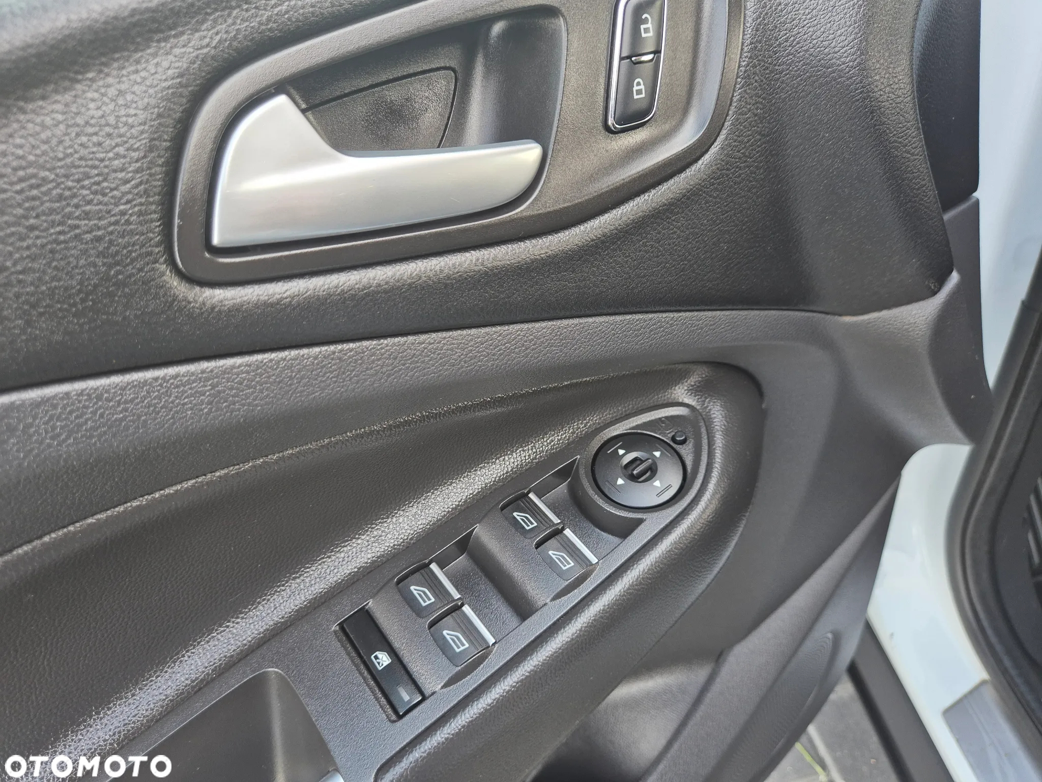 Ford Kuga 2.0 TDCi 2x4 Titanium - 33