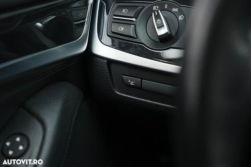 BMW Seria 5 525d Aut. Luxury Line - 36