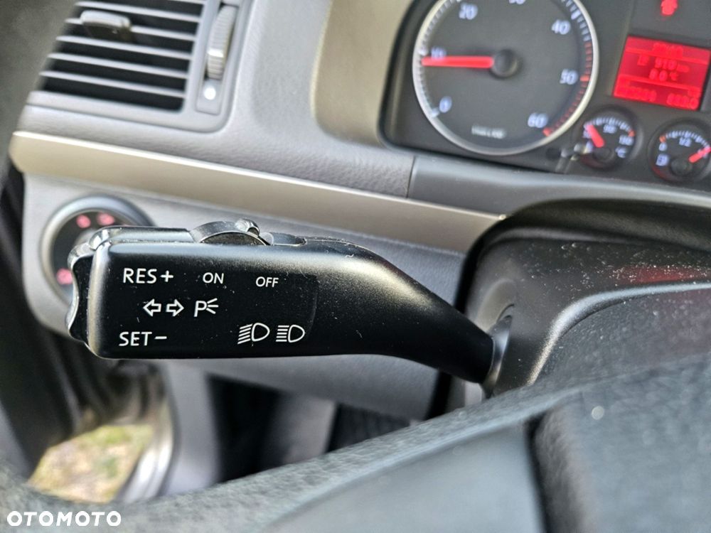 Volkswagen Touran 1.9 TDI Highline - 2