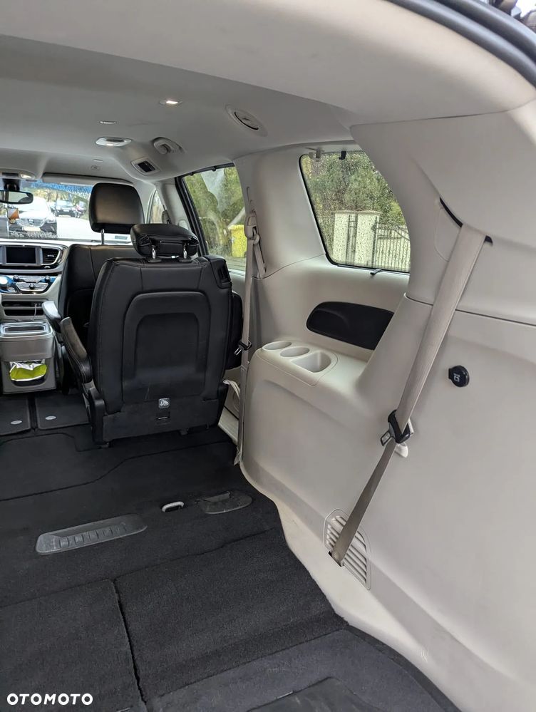 Chrysler Pacifica - 5