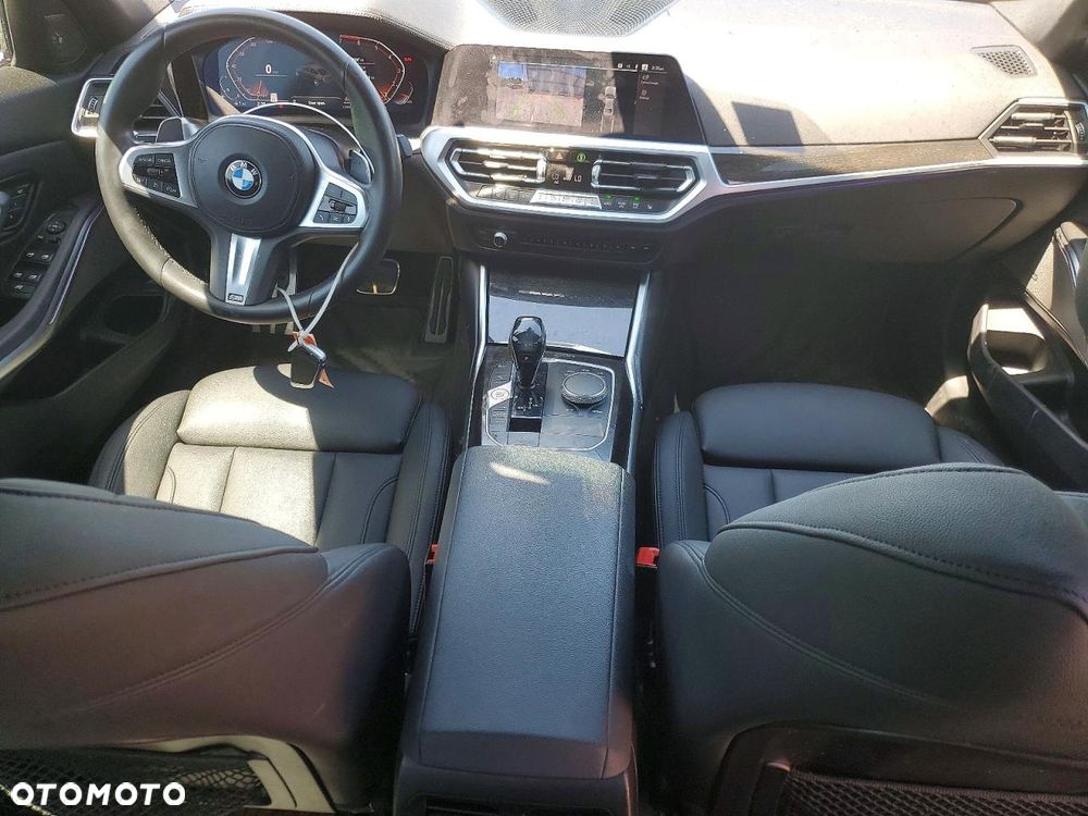 BMW Seria 3 330i M Sport - 8
