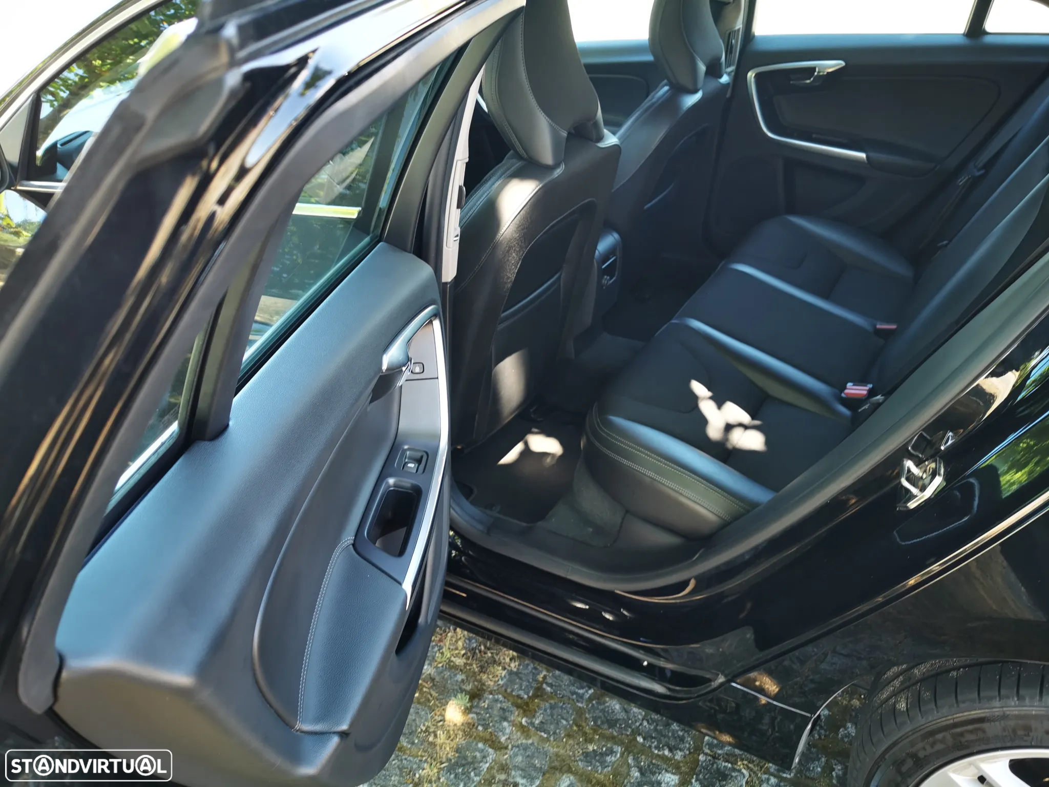 Volvo V60 2.4 D6 Momentum AWD Phev - 10
