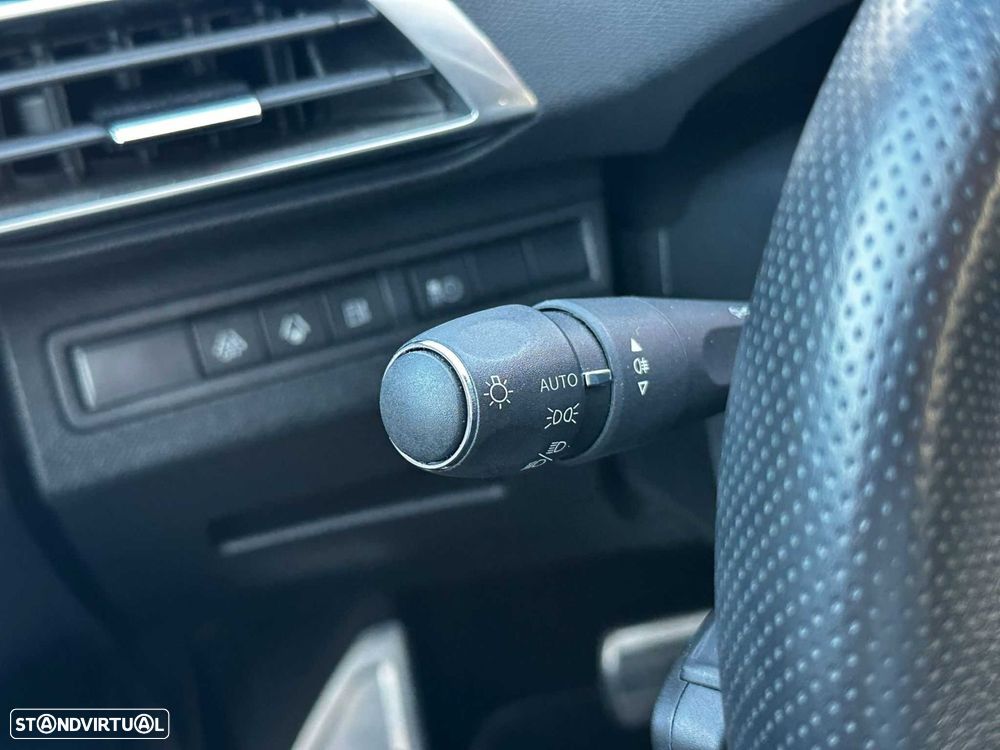 Peugeot 3008 1.6 Hybrid GT Pack e-EAT8 - 15