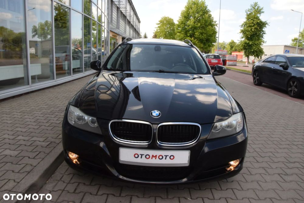 BMW Seria 3 320d xDrive DPF - 38