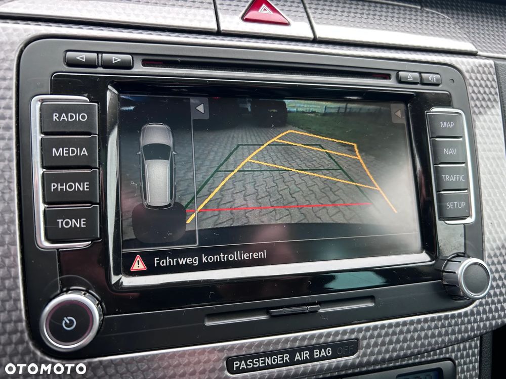 Volkswagen Passat Variant 2.0 TDI DPF R-Line Edition Plus - 23