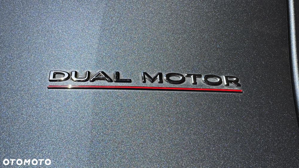 Tesla Y Long Range AWD - 36