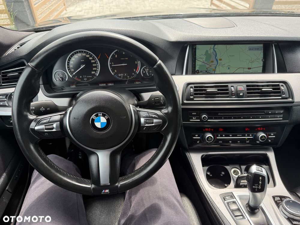 BMW Seria 5 525d Sport-Aut Luxury Line - 16