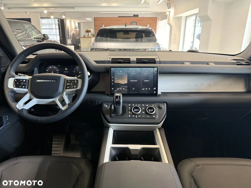 Land Rover Defender 110 D200 X-Dynamic SE - 6