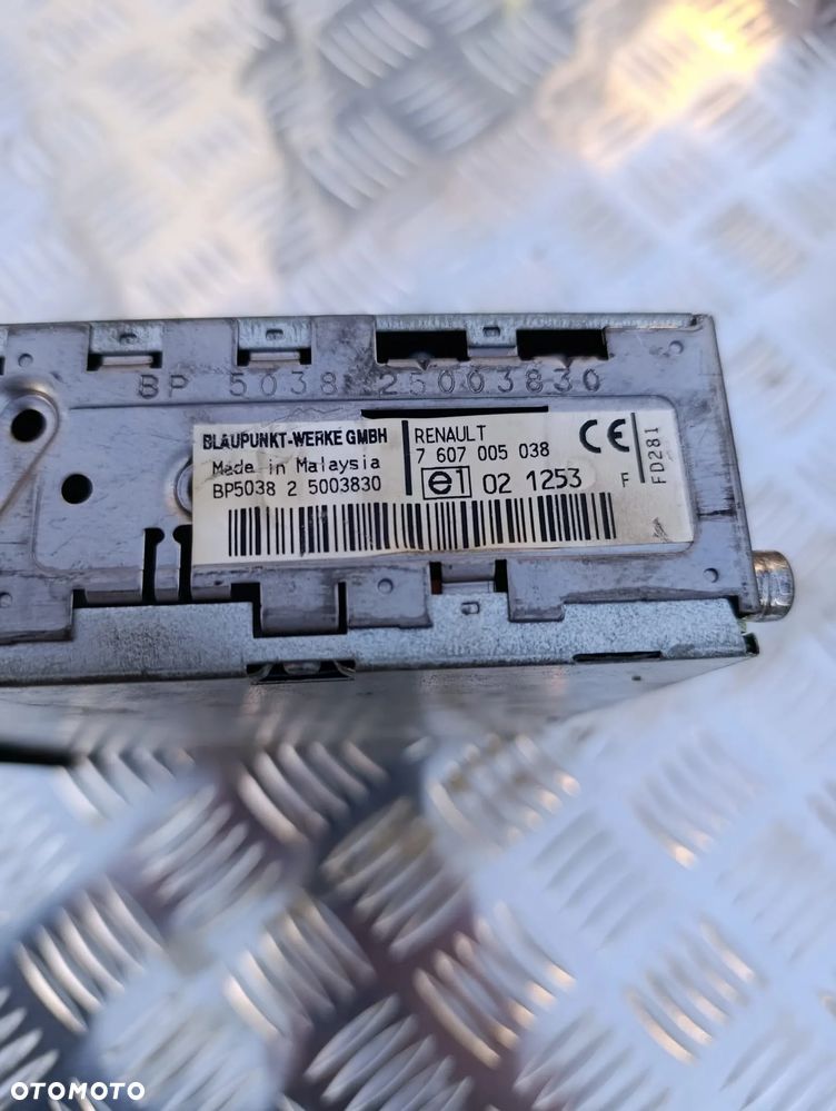 RENAULT MIDLUM 02R RADIO BLAUPUNKT 7607005038 - 2