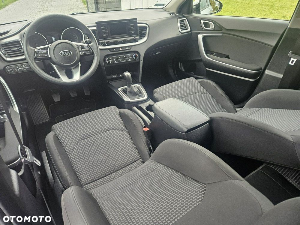 Kia Ceed - 11
